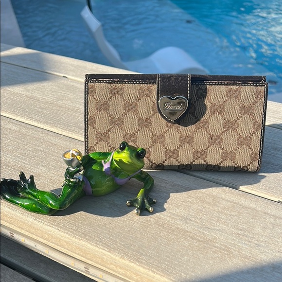 Gucci GG Canvas Heart Wallet. - Picture 1 of 6